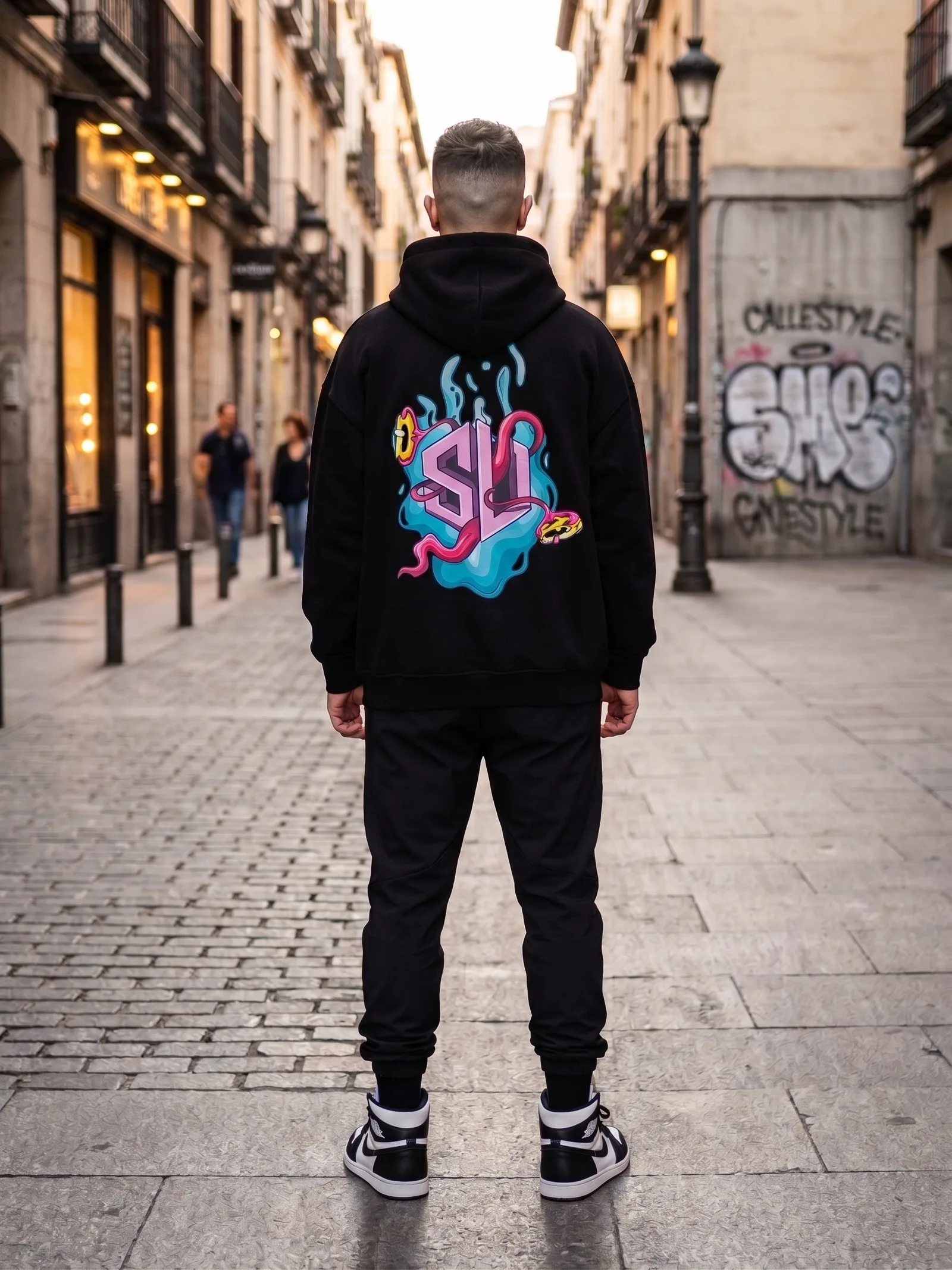 SUDADERA UNISEX CON CAPUCHA — vista 1 de 2